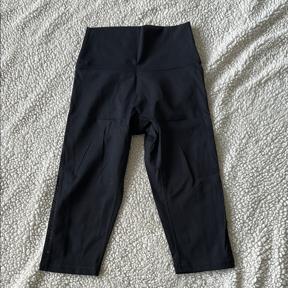 Aerie Laser Cut Capri Leggings Size M Black